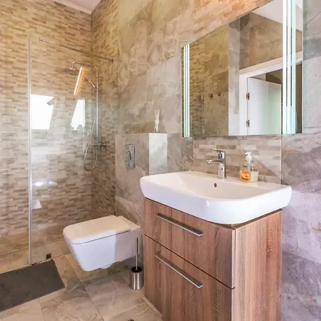 Nad Zatoka アパート