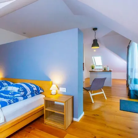 Nad Zatoka アパート